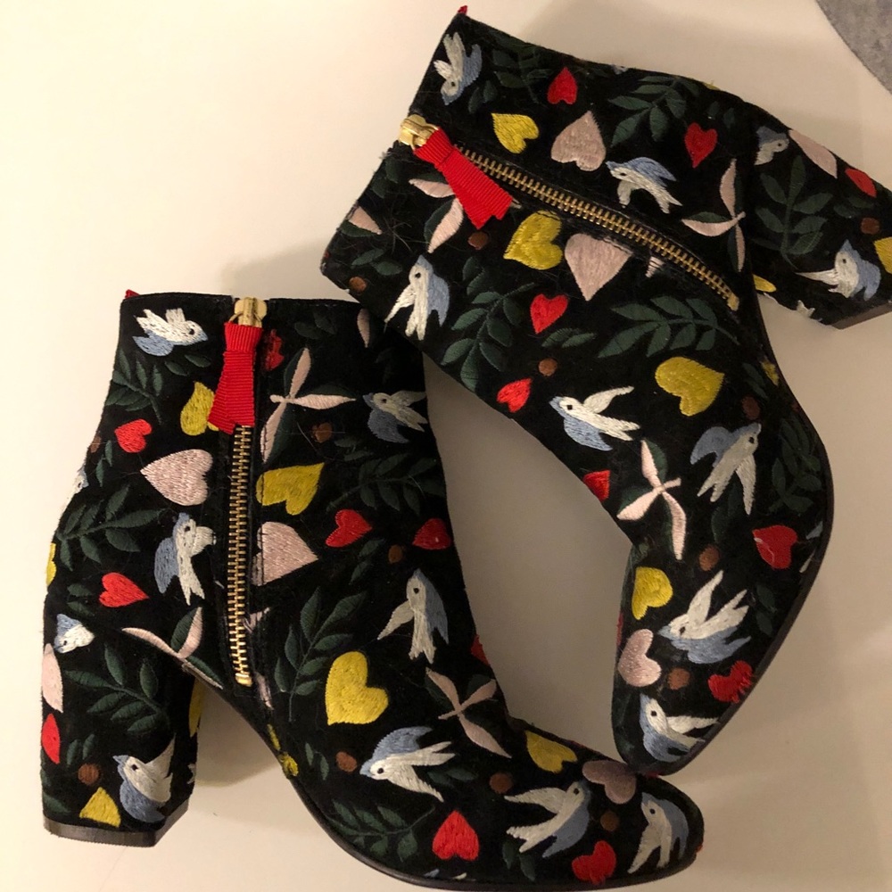Boden embroidered booties, sz 38